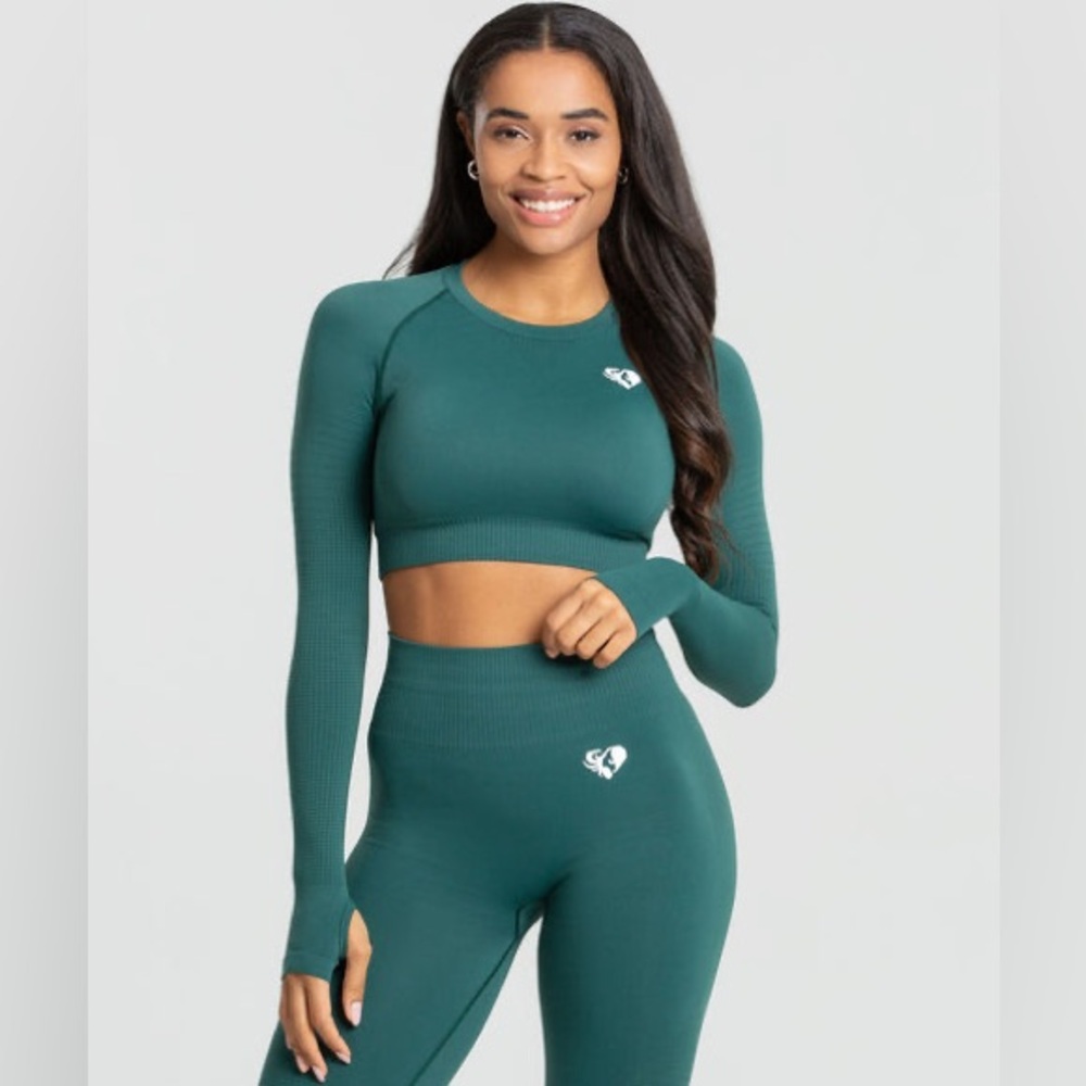 Women’s Best Active Set: long sleeve crop top and leggings